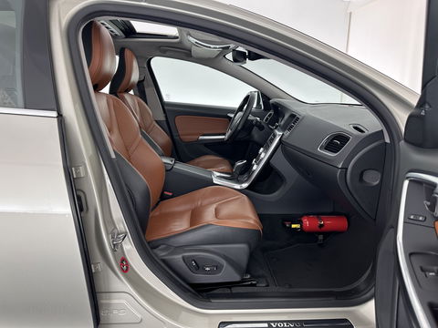 Volvo V60 2.4 D5 Twin Engine Aut. *PANO | LUXURY-LEATHER | XENON | ADAPTIVE-CRUISE | BLIS | MEMORY-PACK | NAVI-FULLMAP | HEATED-COMFORTSEATS | CAMERA | ECC | PDC | CRUISE | 17''ALU | TOWBAR*