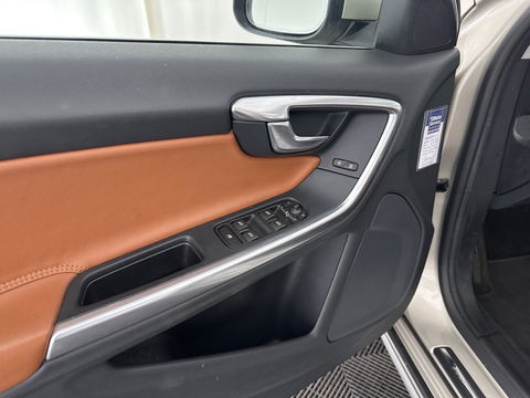 Volvo V60 2.4 D5 Twin Engine Aut. *PANO | LUXURY-LEATHER | XENON | ADAPTIVE-CRUISE | BLIS | MEMORY-PACK | NAVI-FULLMAP | HEATED-COMFORTSEATS | CAMERA | ECC | PDC | CRUISE | 17''ALU | TOWBAR*