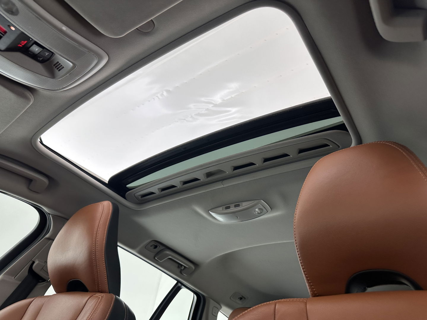 Volvo V60 2.4 D5 Twin Engine Aut. *PANO | LUXURY-LEATHER | XENON | ADAPTIVE-CRUISE | BLIS | MEMORY-PACK | NAVI-FULLMAP | HEATED-COMFORTSEATS | CAMERA | ECC | PDC | CRUISE | 17''ALU | TOWBAR*