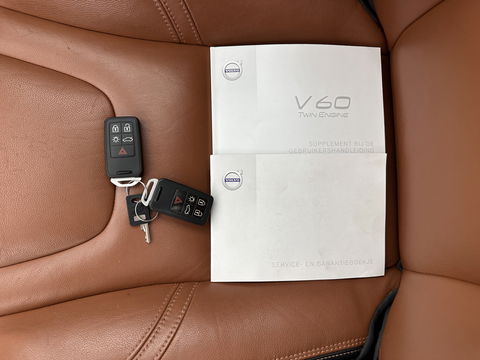 Volvo V60 2.4 D5 Twin Engine Aut. *PANO | LUXURY-LEATHER | XENON | ADAPTIVE-CRUISE | BLIS | MEMORY-PACK | NAVI-FULLMAP | HEATED-COMFORTSEATS | CAMERA | ECC | PDC | CRUISE | 17''ALU | TOWBAR*