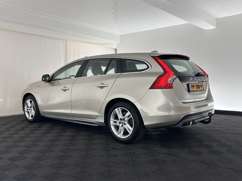Volvo V60 2.4 D5 Twin Engine Aut. *PANO | LUXURY-LEATHER | XENON | ADAPTIVE-CRUISE | BLIS | MEMORY-PACK | NAVI-FULLMAP | HEATED-COMFORTSEATS | CAMERA | ECC | PDC | CRUISE | 17''ALU | TOWBAR*