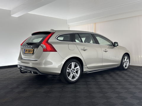 Volvo V60 2.4 D5 Twin Engine Aut. *PANO | LUXURY-LEATHER | XENON | ADAPTIVE-CRUISE | BLIS | MEMORY-PACK | NAVI-FULLMAP | HEATED-COMFORTSEATS | CAMERA | ECC | PDC | CRUISE | 17''ALU | TOWBAR*