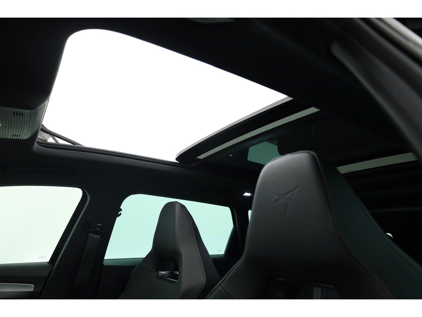CUPRA Leon Sportstourer 1.4 e-Hybrid | Pano | Adapt. Cruise | Camera | Keyless | Memory seat | Apple CarPlay