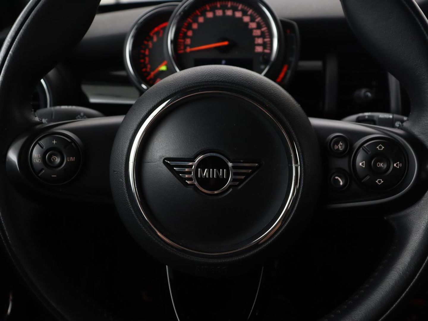 MINI Cooper 1.5 Chili | Stoelverwarming | Carplay | Full LED | Climate control | Half leder | Navigatie | Parkeerhulp | Cruise control | Bluetooth