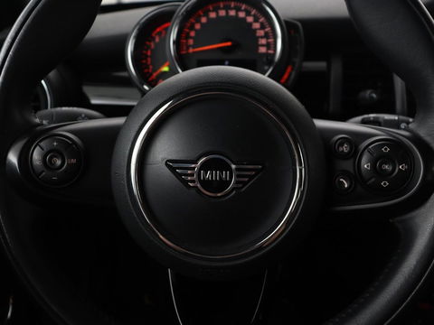 MINI Cooper 1.5 Chili | Stoelverwarming | Carplay | Full LED | Climate control | Half leder | Navigatie | Parkeerhulp | Cruise control | Bluetooth
