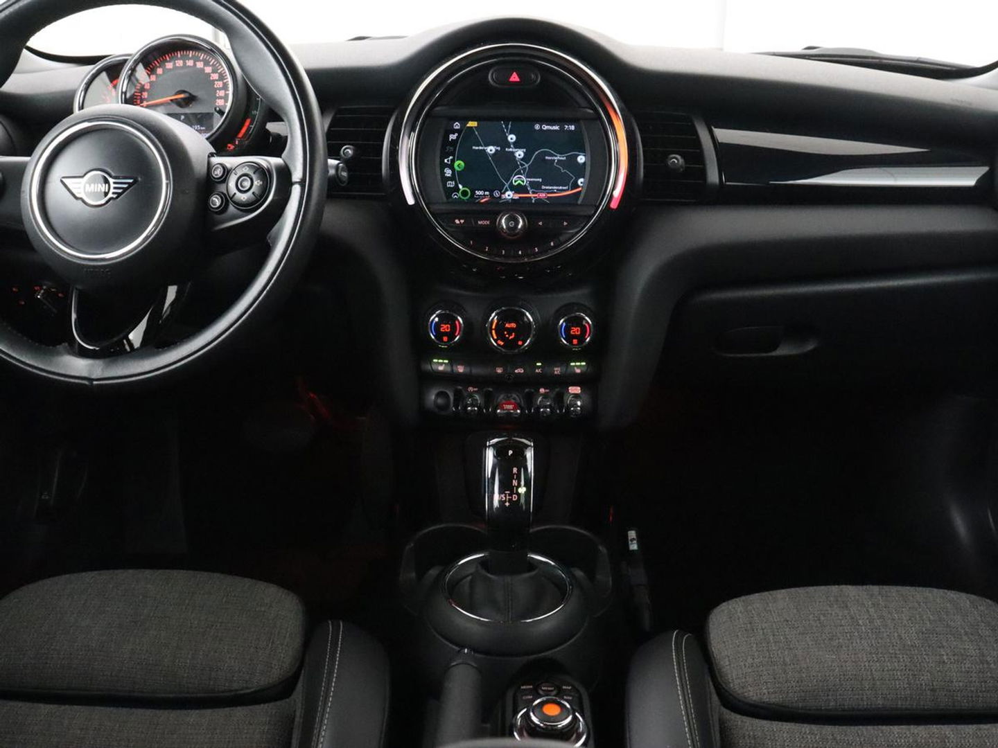 MINI Cooper 1.5 Chili | Stoelverwarming | Carplay | Full LED | Climate control | Half leder | Navigatie | Parkeerhulp | Cruise control | Bluetooth