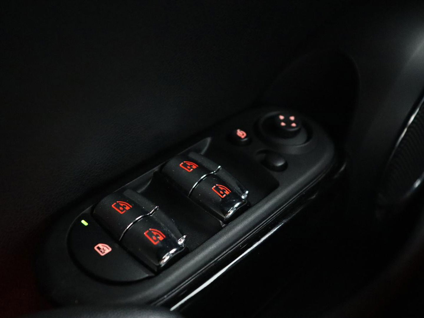 MINI Cooper 1.5 Chili | Stoelverwarming | Carplay | Full LED | Climate control | Half leder | Navigatie | Parkeerhulp | Cruise control | Bluetooth