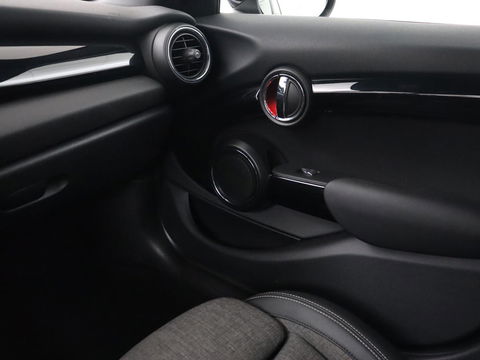 MINI Cooper 1.5 Chili | Stoelverwarming | Carplay | Full LED | Climate control | Half leder | Navigatie | Parkeerhulp | Cruise control | Bluetooth