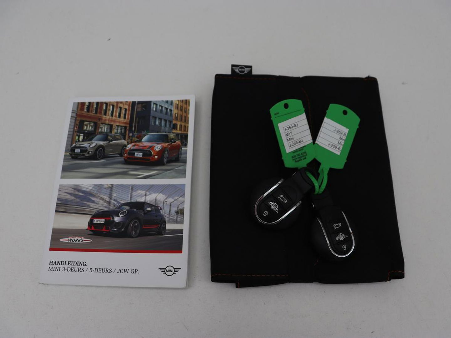 MINI Cooper 1.5 Chili | Stoelverwarming | Carplay | Full LED | Climate control | Half leder | Navigatie | Parkeerhulp | Cruise control | Bluetooth
