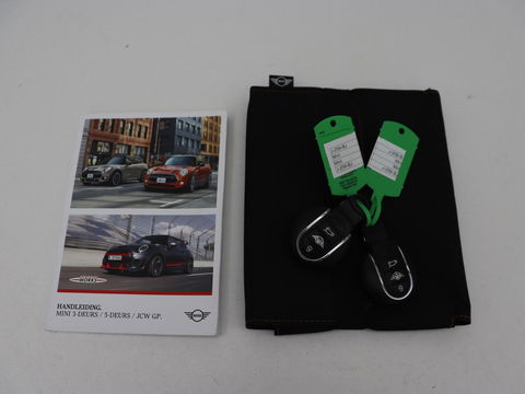 MINI Cooper 1.5 Chili | Stoelverwarming | Carplay | Full LED | Climate control | Half leder | Navigatie | Parkeerhulp | Cruise control | Bluetooth