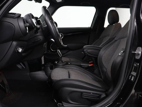 MINI Cooper 1.5 Chili | Stoelverwarming | Carplay | Full LED | Climate control | Half leder | Navigatie | Parkeerhulp | Cruise control | Bluetooth