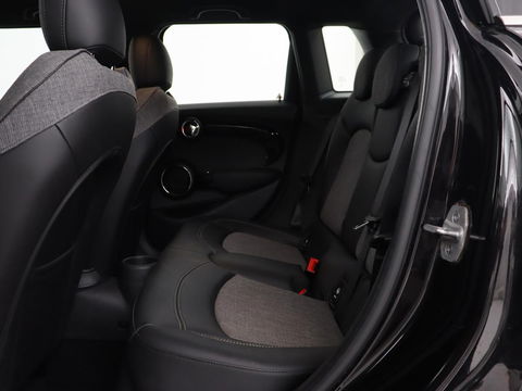 MINI Cooper 1.5 Chili | Stoelverwarming | Carplay | Full LED | Climate control | Half leder | Navigatie | Parkeerhulp | Cruise control | Bluetooth