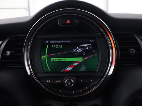 MINI Cooper 1.5 Chili | Stoelverwarming | Carplay | Full LED | Climate control | Half leder | Navigatie | Parkeerhulp | Cruise control | Bluetooth
