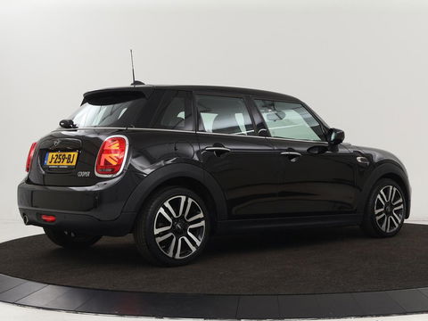MINI Cooper 1.5 Chili | Stoelverwarming | Carplay | Full LED | Climate control | Half leder | Navigatie | Parkeerhulp | Cruise control | Bluetooth