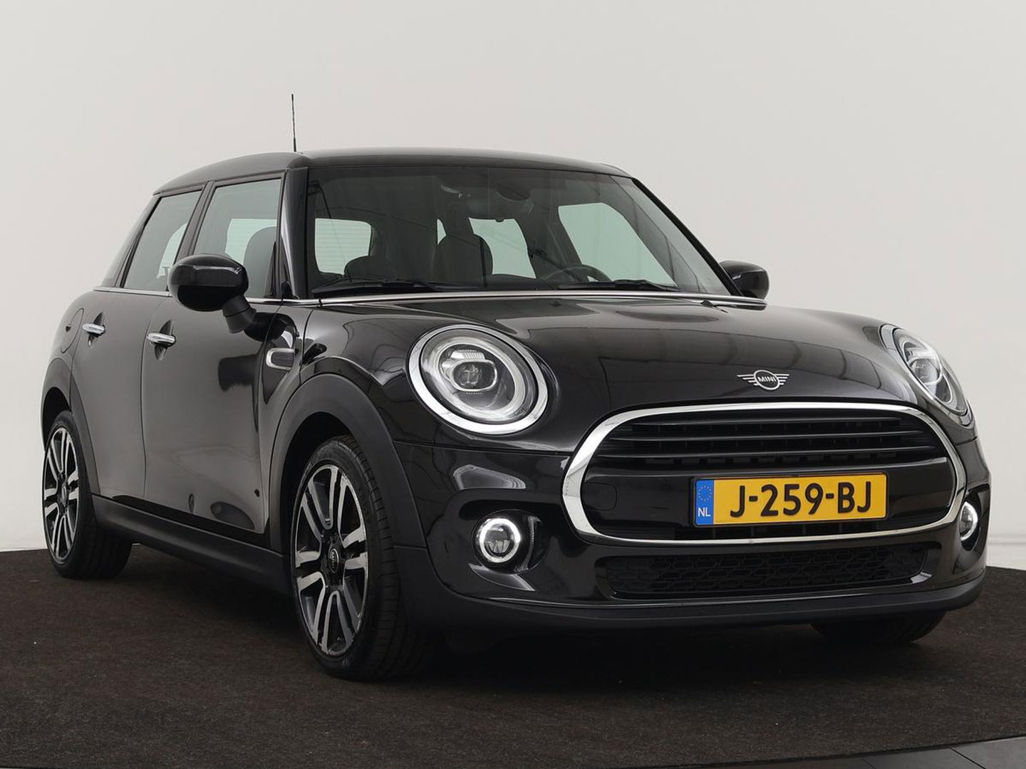 MINI Cooper 1.5 Chili | Stoelverwarming | Carplay | Full LED | Climate control | Half leder | Navigatie | Parkeerhulp | Cruise control | Bluetooth
