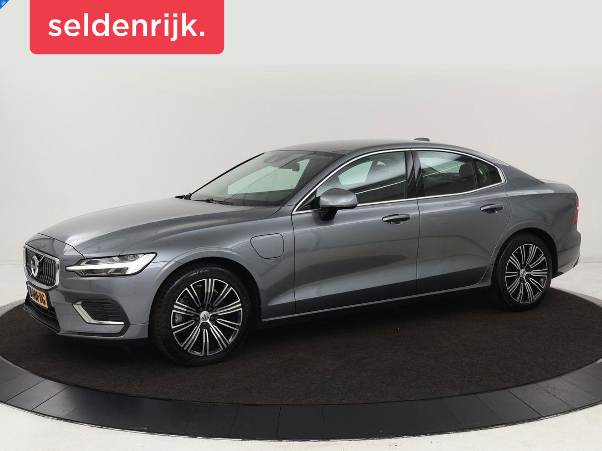 Volvo S60 2.0 Recharge T6 Inscription | Leder | Stoel & stuurverwarming | Camera | Harman/Kardon | Adaptive cruise | Carplay | Keyless | Memory | Navigatie | Parkeerhulp | Dodehoek detectie | Full LED