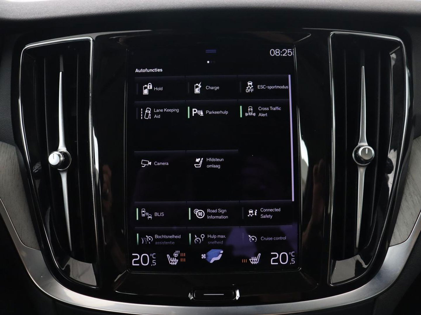 Volvo S60 2.0 Recharge T6 Inscription | Leder | Stoel & stuurverwarming | Camera | Harman/Kardon | Adaptive cruise | Carplay | Keyless | Memory | Navigatie | Parkeerhulp | Dodehoek detectie | Full LED