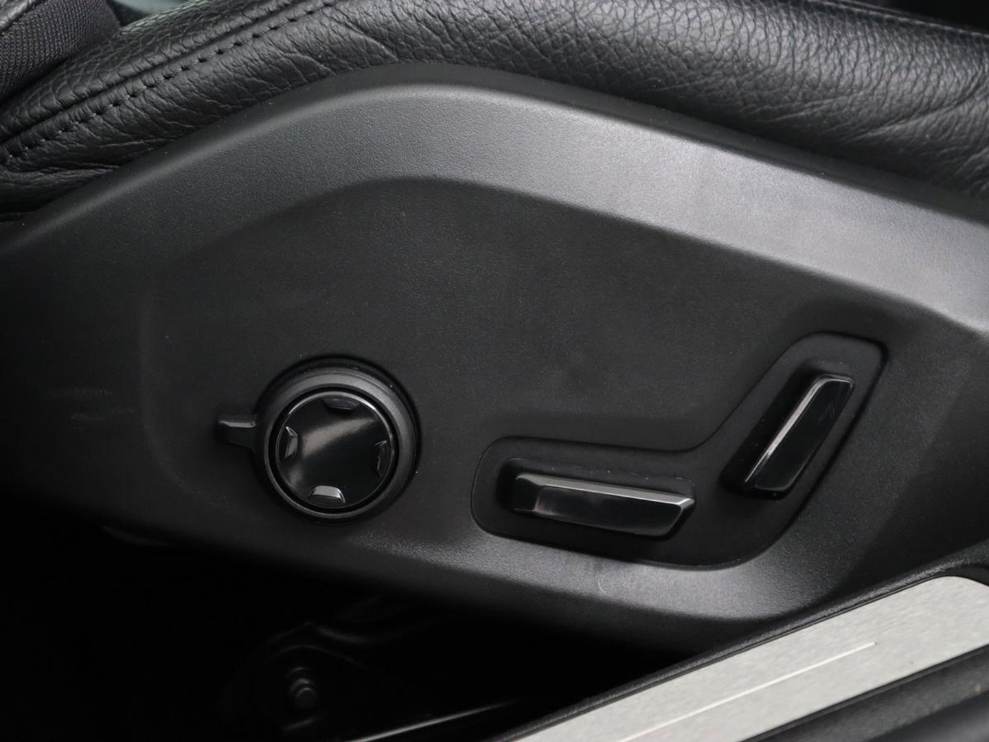 Volvo S60 2.0 Recharge T6 Inscription | Leder | Stoel & stuurverwarming | Camera | Harman/Kardon | Adaptive cruise | Carplay | Keyless | Memory | Navigatie | Parkeerhulp | Dodehoek detectie | Full LED