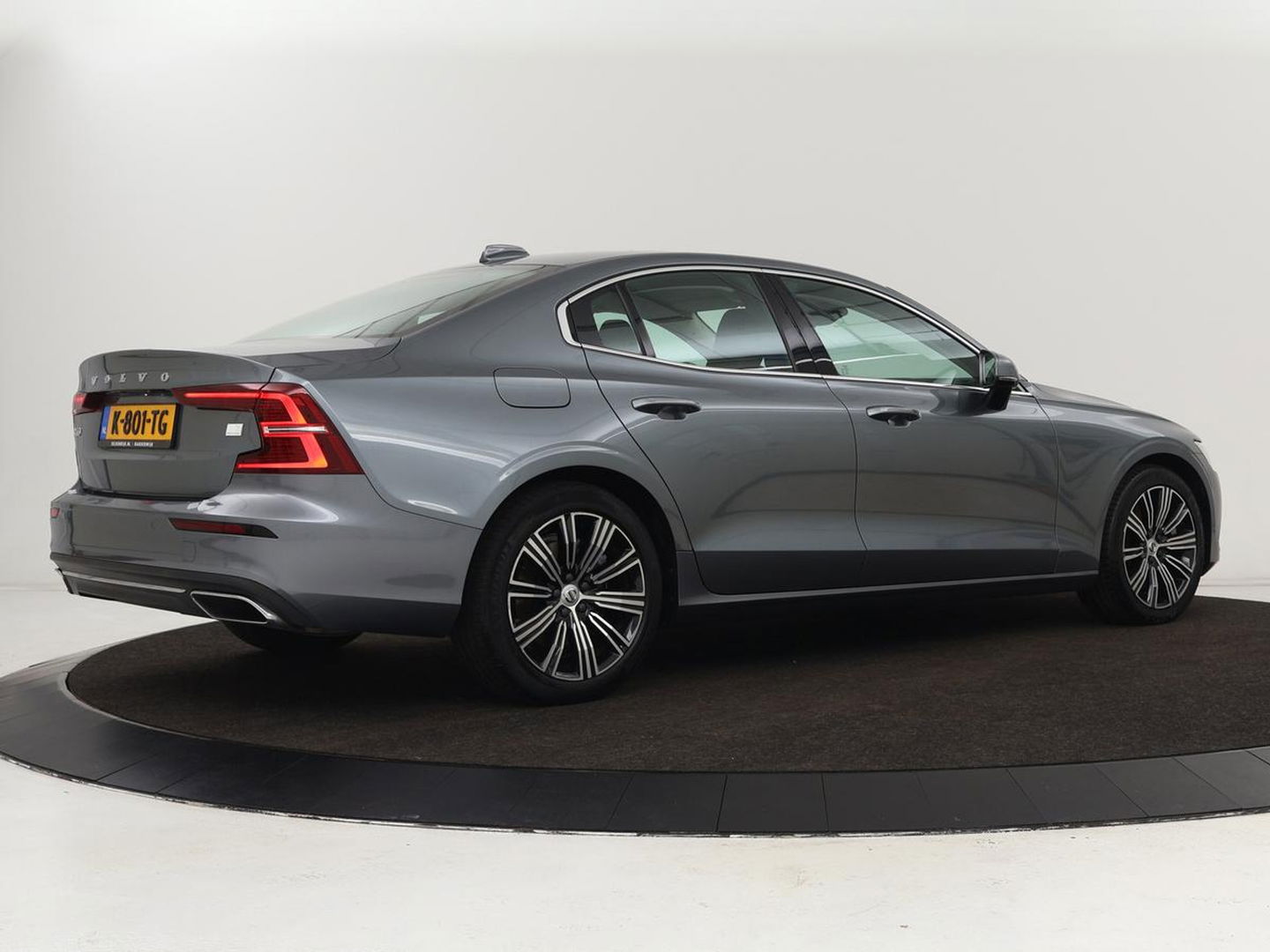 Volvo S60 2.0 Recharge T6 Inscription | Leder | Stoel & stuurverwarming | Camera | Harman/Kardon | Adaptive cruise | Carplay | Keyless | Memory | Navigatie | Parkeerhulp | Dodehoek detectie | Full LED