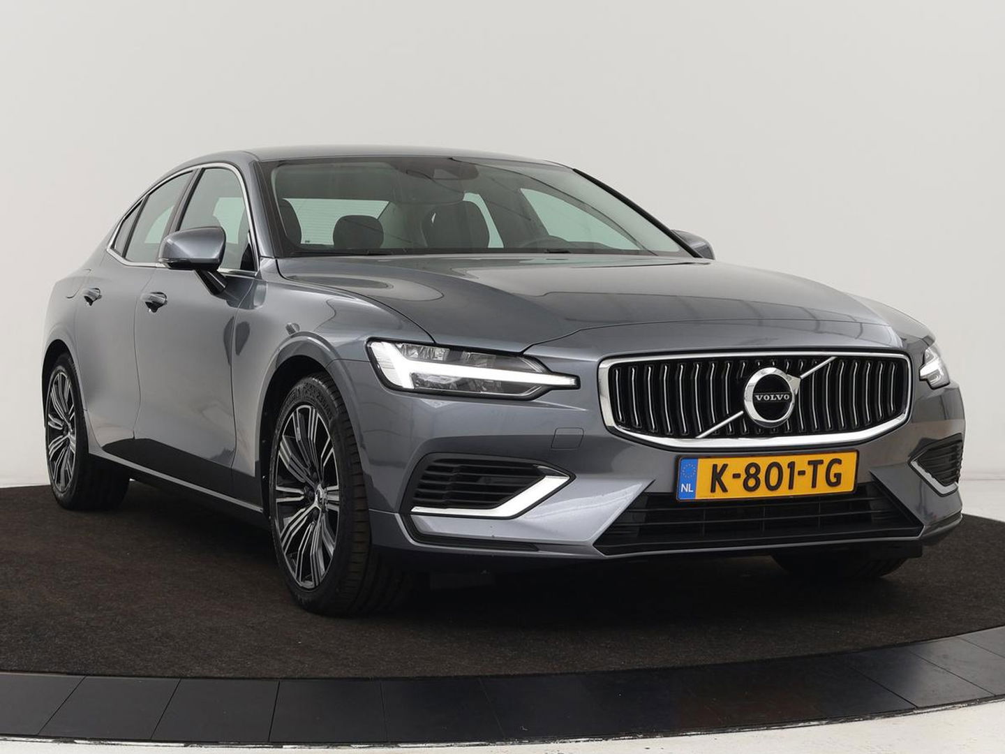 Volvo S60 2.0 Recharge T6 Inscription | Leder | Stoel & stuurverwarming | Camera | Harman/Kardon | Adaptive cruise | Carplay | Keyless | Memory | Navigatie | Parkeerhulp | Dodehoek detectie | Full LED