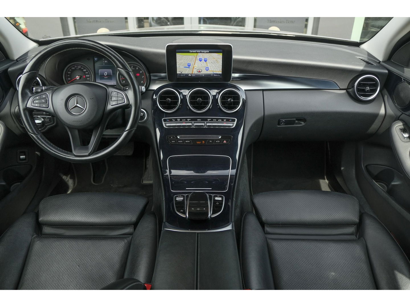 Mercedes-Benz C-Klasse Estate C200 184pk Automaat Ambition Leder Navigatie Camera Trekhaak Elektrische klep 17" LMV