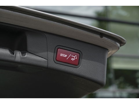 Mercedes-Benz C-Klasse Estate C200 184pk Automaat Ambition Leder Navigatie Camera Trekhaak Elektrische klep 17" LMV