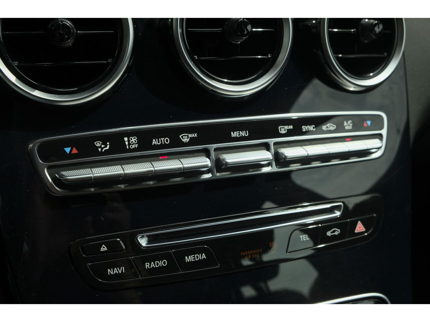 Mercedes-Benz C-Klasse Estate C200 184pk Automaat Ambition Leder Navigatie Camera Trekhaak Elektrische klep 17" LMV