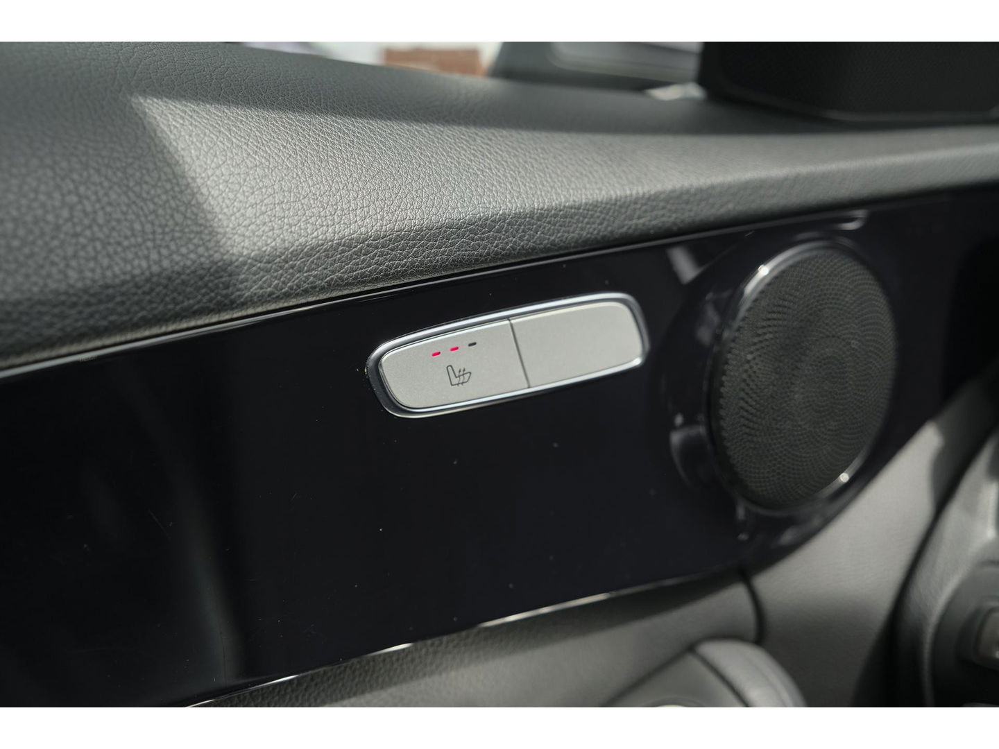 Mercedes-Benz C-Klasse Estate C200 184pk Automaat Ambition Leder Navigatie Camera Trekhaak Elektrische klep 17" LMV