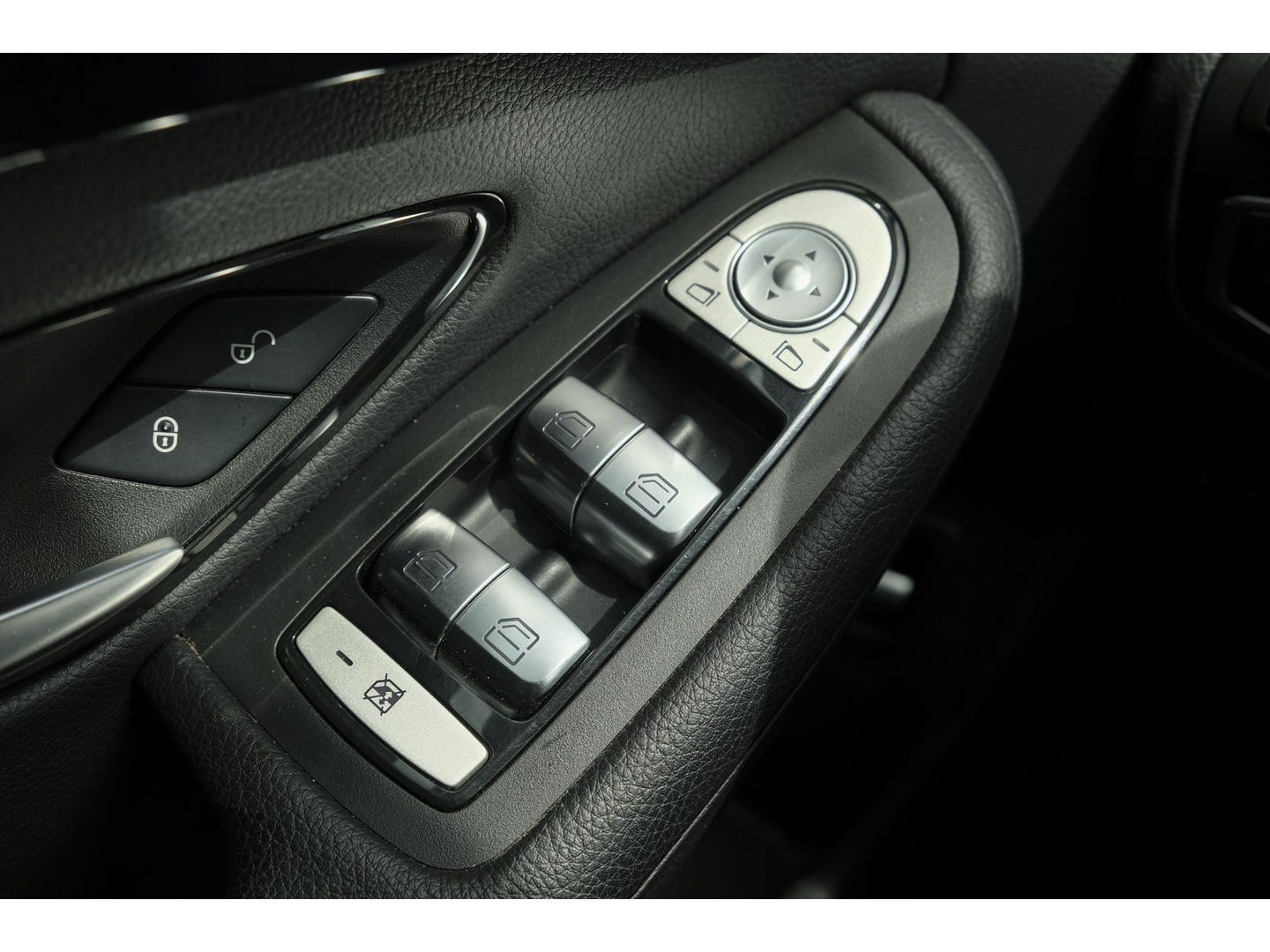 Mercedes-Benz C-Klasse Estate C200 184pk Automaat Ambition Leder Navigatie Camera Trekhaak Elektrische klep 17" LMV