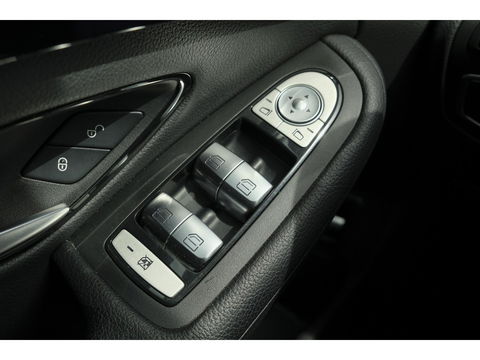 Mercedes-Benz C-Klasse Estate C200 184pk Automaat Ambition Leder Navigatie Camera Trekhaak Elektrische klep 17" LMV