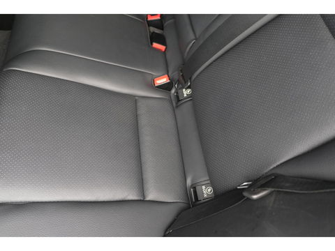 Mercedes-Benz C-Klasse Estate C200 184pk Automaat Ambition Leder Navigatie Camera Trekhaak Elektrische klep 17" LMV