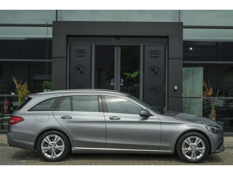 Mercedes-Benz C-Klasse Estate C200 184pk Automaat Ambition Leder Navigatie Camera Trekhaak Elektrische klep 17" LMV
