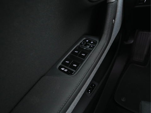 Polestar 2 Long Range Dual Motor Launch Edition 78kWh [ 3-Fase ] (INCL-BTW) *PANO | NAVI-FULLMAP | FULL-LED | ADAPTIVE-CRUISE | BLIND-SPOT | KEYLESS | LANE-ASSIST | DIGI-COCKPIT | CARPLAY | DAB+ | HEATED-COMFORTSEATS | ECC | MEMORY-PACK | PDC | 20''ALU*