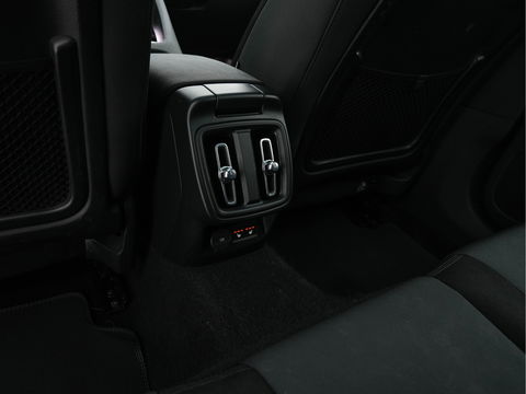 Polestar 2 Long Range Dual Motor Launch Edition 78kWh [ 3-Fase ] (INCL-BTW) *PANO | NAVI-FULLMAP | FULL-LED | ADAPTIVE-CRUISE | BLIND-SPOT | KEYLESS | LANE-ASSIST | DIGI-COCKPIT | CARPLAY | DAB+ | HEATED-COMFORTSEATS | ECC | MEMORY-PACK | PDC | 20''ALU*