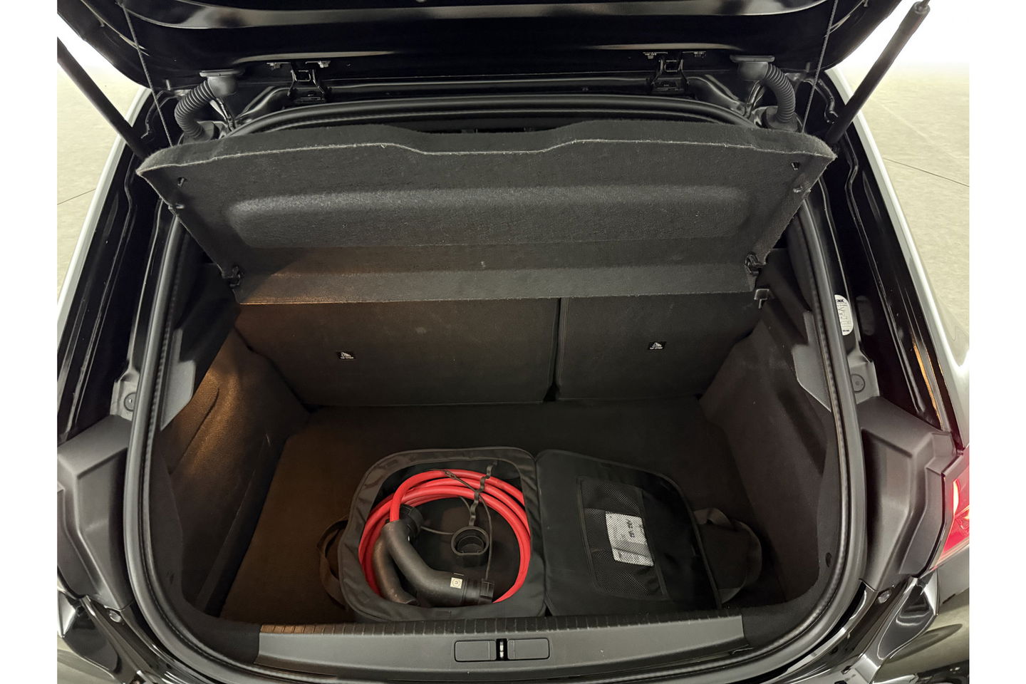 Peugeot e-208 EV GT 50 kWh 136PK 360 Camera Pano Sfeer ACC LED Carplay Clima Virtual Trekhaak Navi 17"LMV