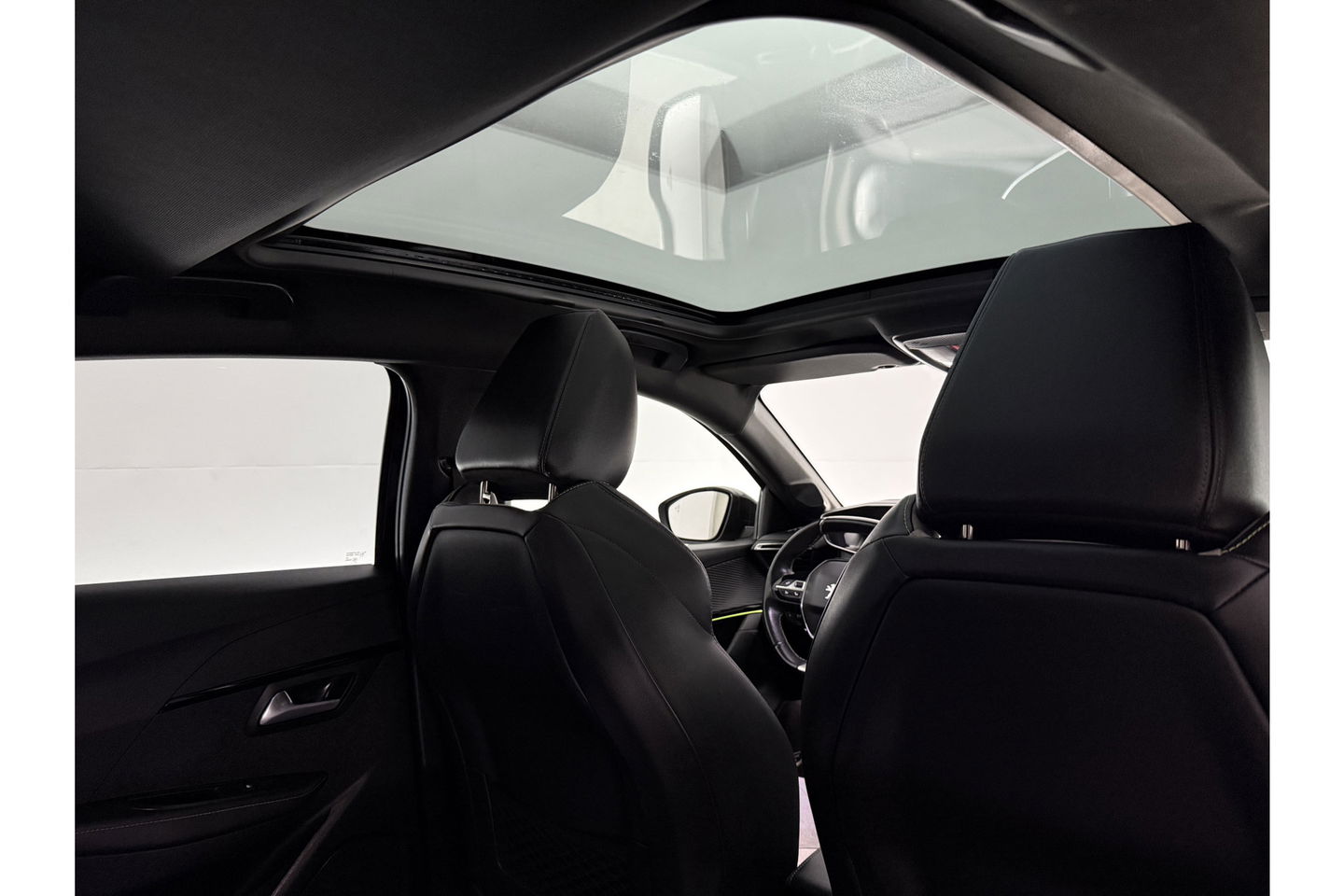 Peugeot e-208 EV GT 50 kWh 136PK 360 Camera Pano Sfeer ACC LED Carplay Clima Virtual Trekhaak Navi 17"LMV