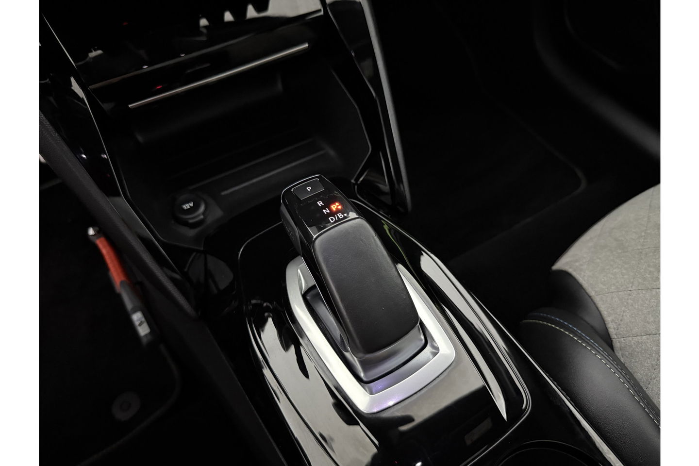 Peugeot e-208 EV GT 50 kWh 136PK 360 Camera Pano Sfeer ACC LED Carplay Clima Virtual Trekhaak Navi 17"LMV