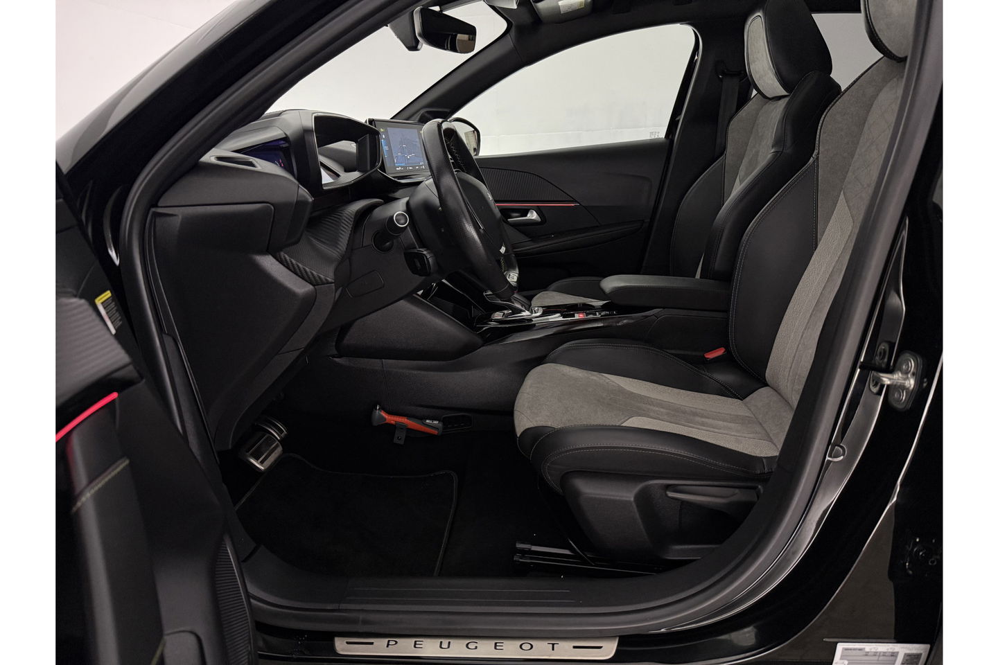 Peugeot e-208 EV GT 50 kWh 136PK 360 Camera Pano Sfeer ACC LED Carplay Clima Virtual Trekhaak Navi 17"LMV