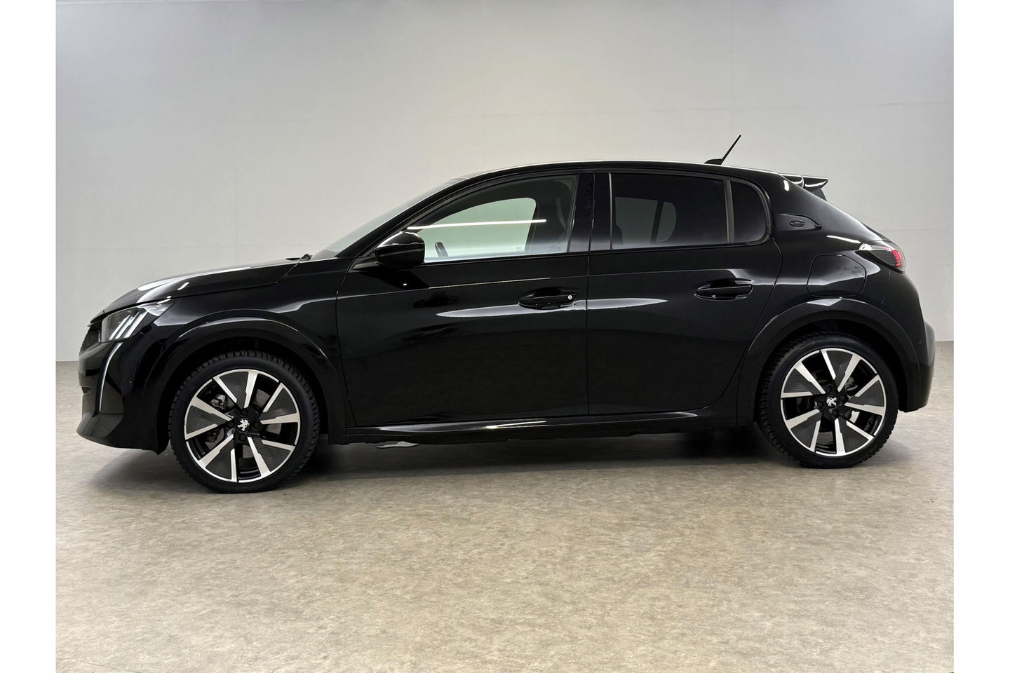 Peugeot e-208 EV GT 50 kWh 136PK 360 Camera Pano Sfeer ACC LED Carplay Clima Virtual Trekhaak Navi 17"LMV