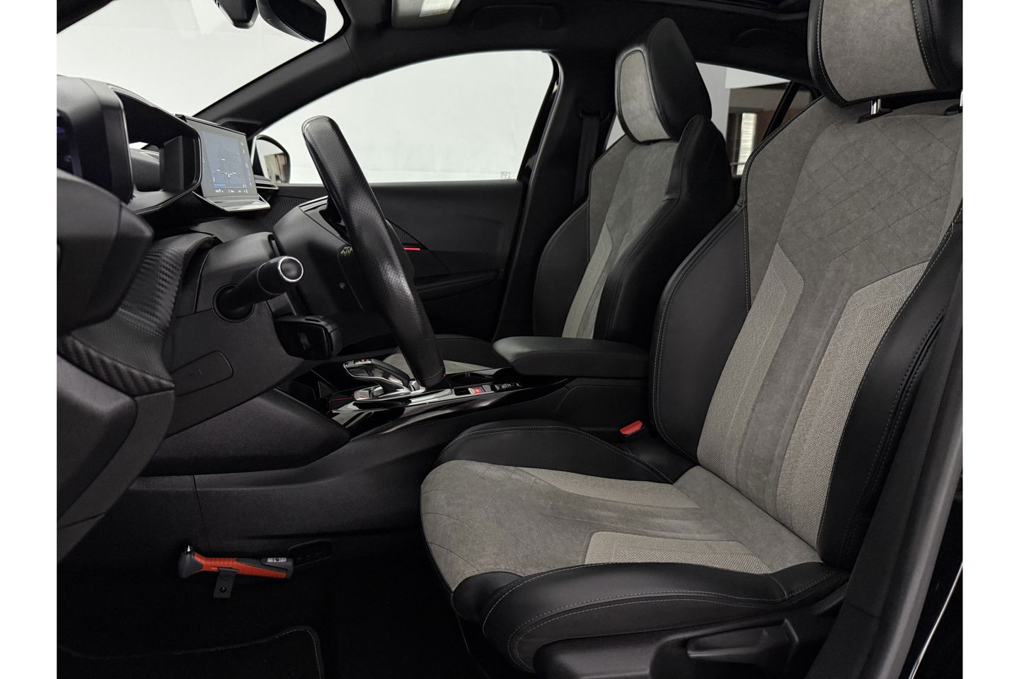 Peugeot e-208 EV GT 50 kWh 136PK 360 Camera Pano Sfeer ACC LED Carplay Clima Virtual Trekhaak Navi 17"LMV