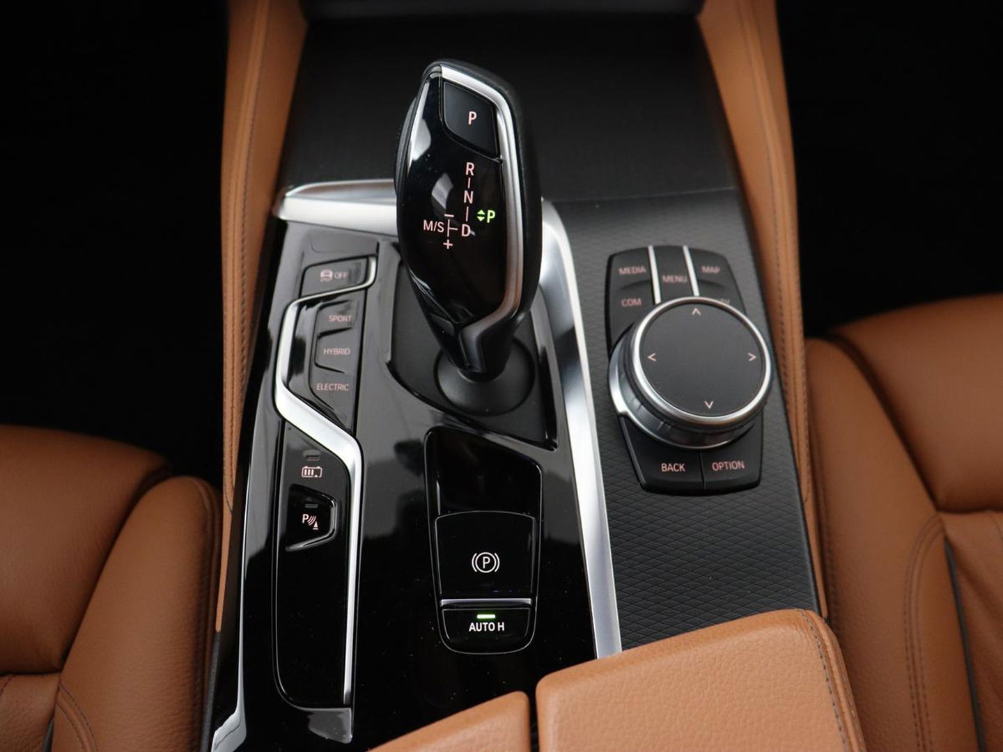 BMW 5 Serie 530e M Sport | Panoramadak | Leder | Stoelverwarming | Camera | Carplay | Live Cockpit | Park Assist | Navigatie | Full LED | Sfeerverlichting | PHEV | Plug In