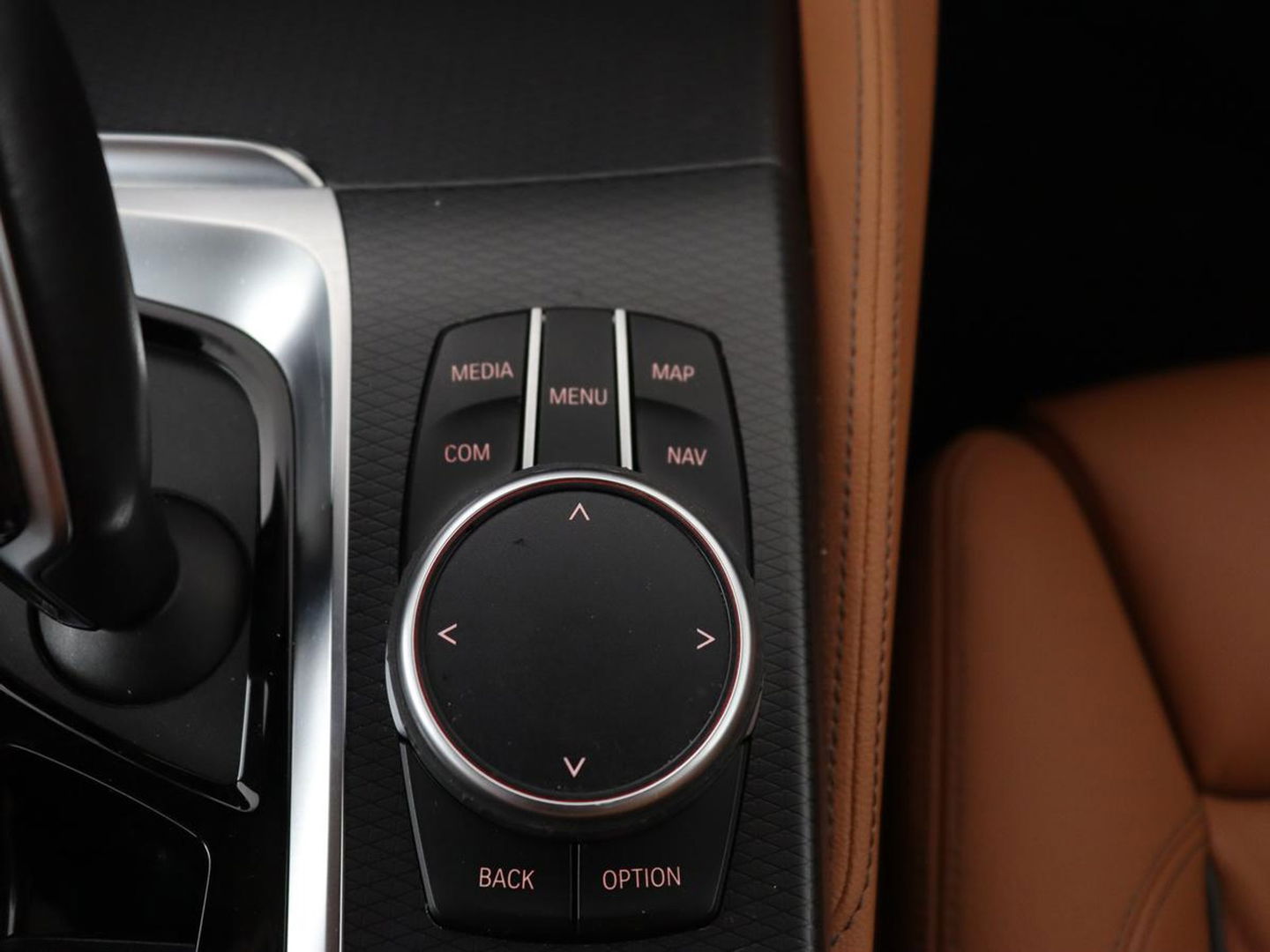 BMW 5 Serie 530e M Sport | Panoramadak | Leder | Stoelverwarming | Camera | Carplay | Live Cockpit | Park Assist | Navigatie | Full LED | Sfeerverlichting | PHEV | Plug In