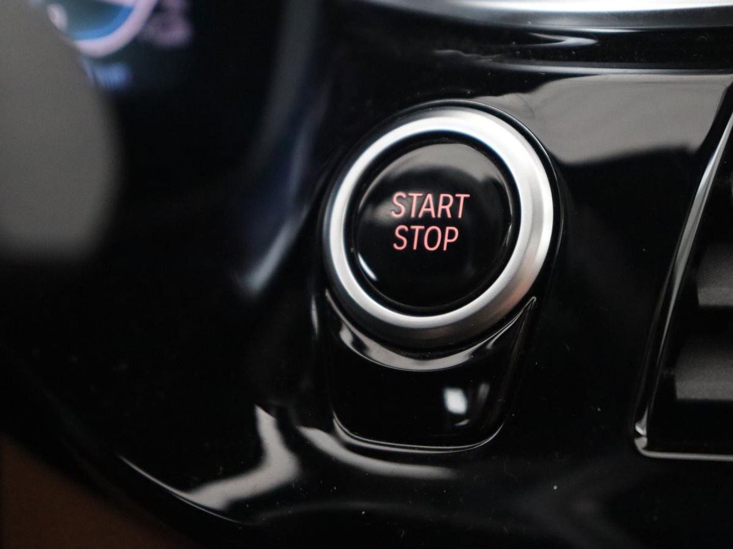 BMW 5 Serie 530e M Sport | Panoramadak | Leder | Stoelverwarming | Camera | Carplay | Live Cockpit | Park Assist | Navigatie | Full LED | Sfeerverlichting | PHEV | Plug In