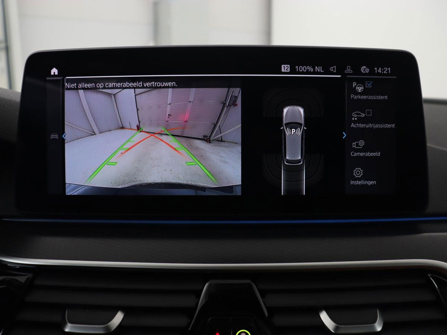 BMW 5 Serie 530e M Sport | Panoramadak | Leder | Stoelverwarming | Camera | Carplay | Live Cockpit | Park Assist | Navigatie | Full LED | Sfeerverlichting | PHEV | Plug In