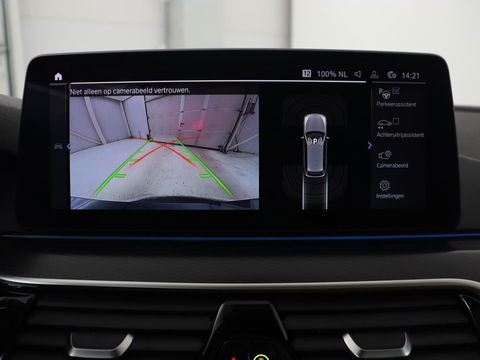 BMW 5 Serie 530e M Sport | Panoramadak | Leder | Stoelverwarming | Camera | Carplay | Live Cockpit | Park Assist | Navigatie | Full LED | Sfeerverlichting | PHEV | Plug In