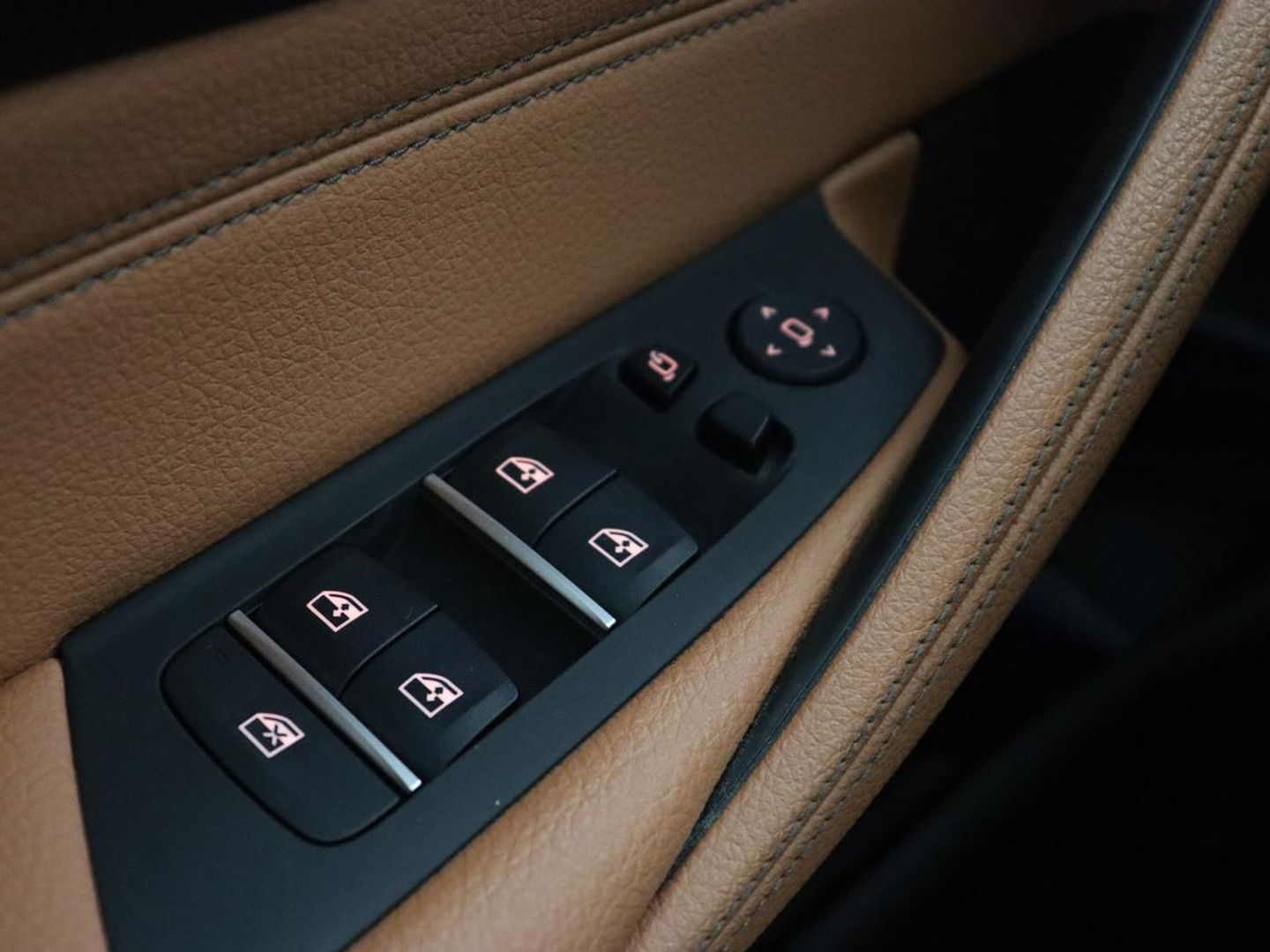 BMW 5 Serie 530e M Sport | Panoramadak | Leder | Stoelverwarming | Camera | Carplay | Live Cockpit | Park Assist | Navigatie | Full LED | Sfeerverlichting | PHEV | Plug In