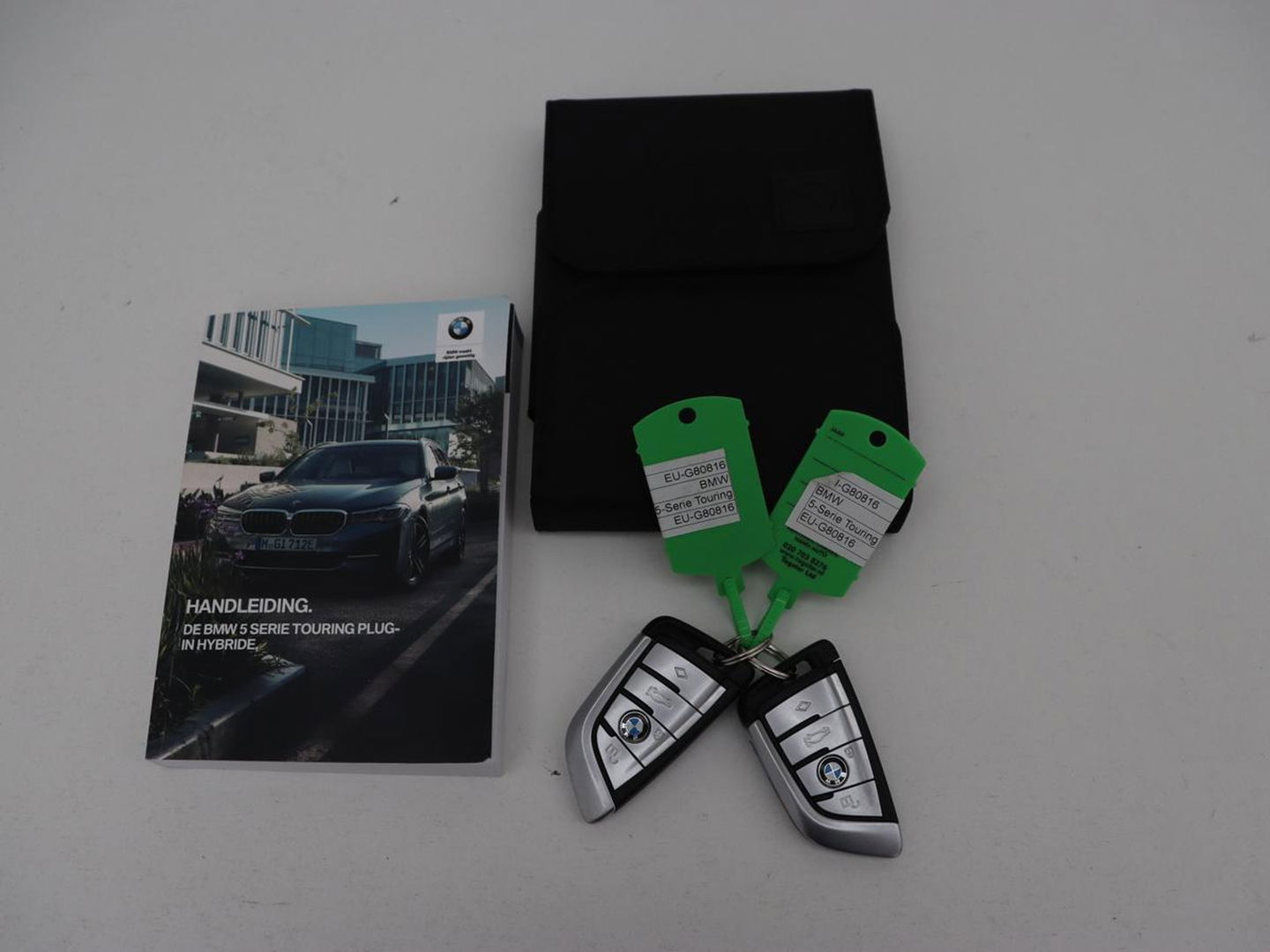 BMW 5 Serie 530e M Sport | Panoramadak | Leder | Stoelverwarming | Camera | Carplay | Live Cockpit | Park Assist | Navigatie | Full LED | Sfeerverlichting | PHEV | Plug In