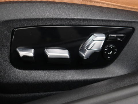 BMW 5 Serie 530e M Sport | Panoramadak | Leder | Stoelverwarming | Camera | Carplay | Live Cockpit | Park Assist | Navigatie | Full LED | Sfeerverlichting | PHEV | Plug In