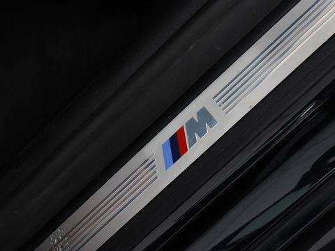 BMW 5 Serie 530e M Sport | Panoramadak | Leder | Stoelverwarming | Camera | Carplay | Live Cockpit | Park Assist | Navigatie | Full LED | Sfeerverlichting | PHEV | Plug In