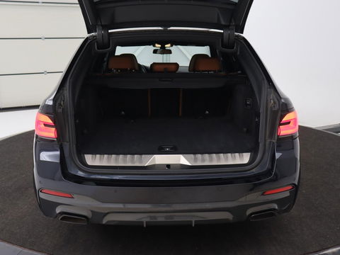BMW 5 Serie 530e M Sport | Panoramadak | Leder | Stoelverwarming | Camera | Carplay | Live Cockpit | Park Assist | Navigatie | Full LED | Sfeerverlichting | PHEV | Plug In